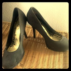 Brash size 10w black suede type heel